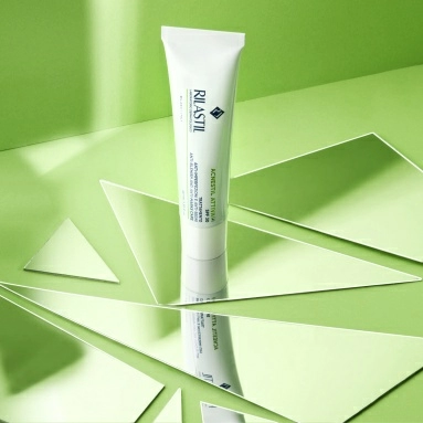 Rilastil ACNESTIL ATTIVA (+) Корректирующий крем для ухода за кожей с несовершенствами с SPF 30 40 мл