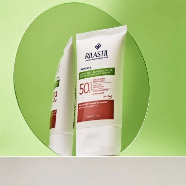 Rilastil ACNESTIL Себо-нормализующий солнцезащитный крем SPF 50+ 40 мл