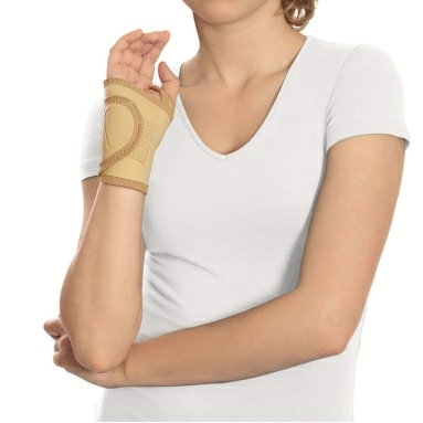 Бандаж фиксирующий на запястье модель 1112 бежевый