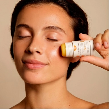 Laboratoires EMBRYOLISSE Солнцезащитный стик для лица и чувствительных зон SPF 50+ для детей от 3 лет и взрослых, 15 г