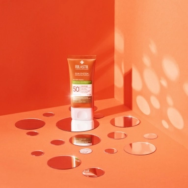 Rilastil Sun System Water Touch Солнцезащитный матирующий крем для кожи с несовершенствами SPF 50+ 50 мл