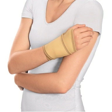 Бандаж фиксирующий на запястье модель 1112 бежевый